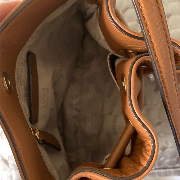 LEATHER MICHAEL KORS CROSSBODY PURSE - Picture 3 of 3